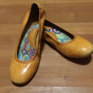 Born Julianne flats in Mango size 6.5